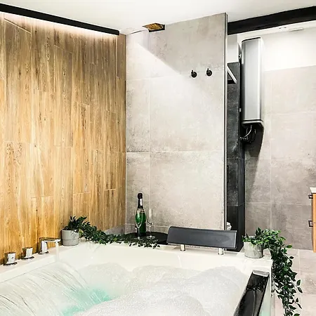 Premium Jacuzzi, Old Town Cracow Lägenhet *